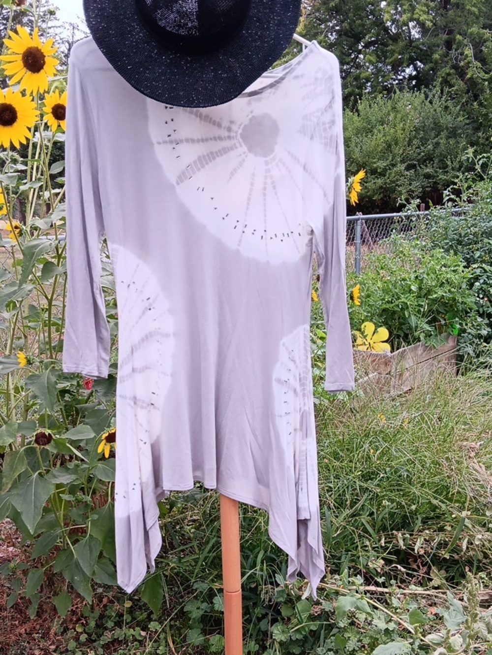 Belldini Light Gray and White Tie-Dye Long Sleeve Tunic